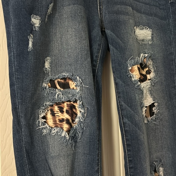 judie blue distressed/ cut out with  leopard print - Picture 2 of 6